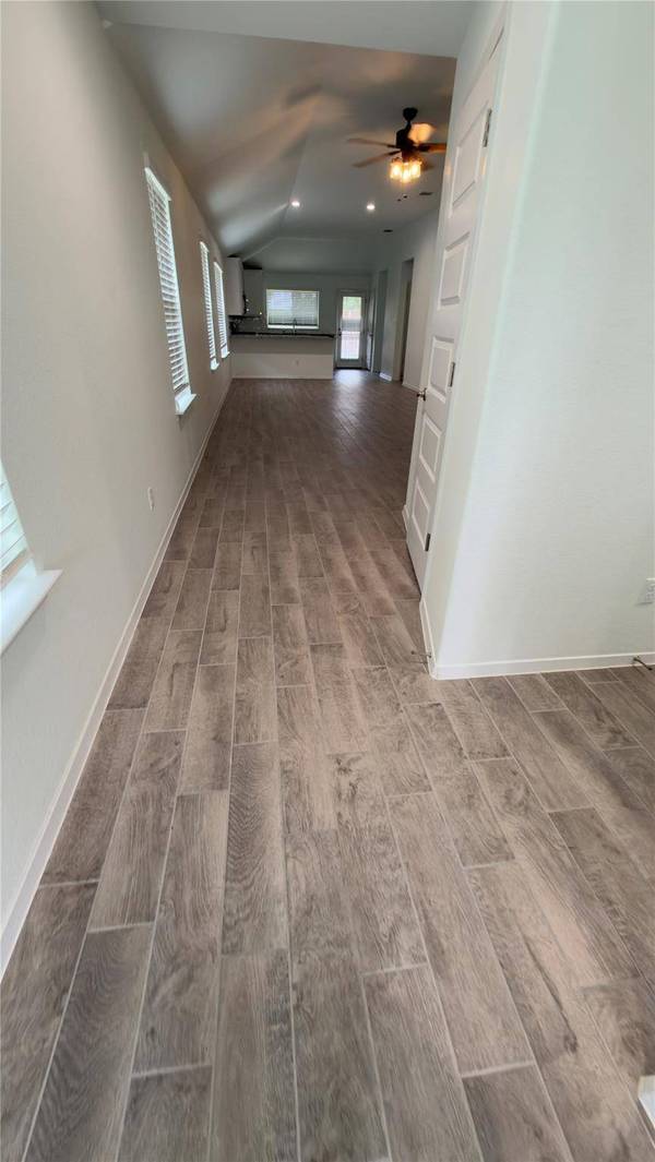 128 Riverhill DR, Georgetown, TX 78628