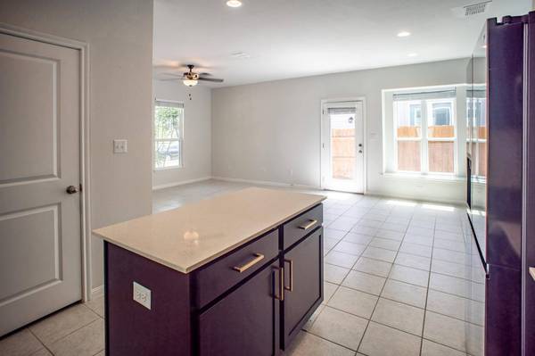1174 Esplanade PKWY, San Marcos, TX 78666
