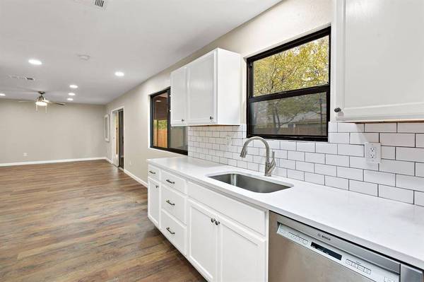 1905 Farnswood DR, Round Rock, TX 78664