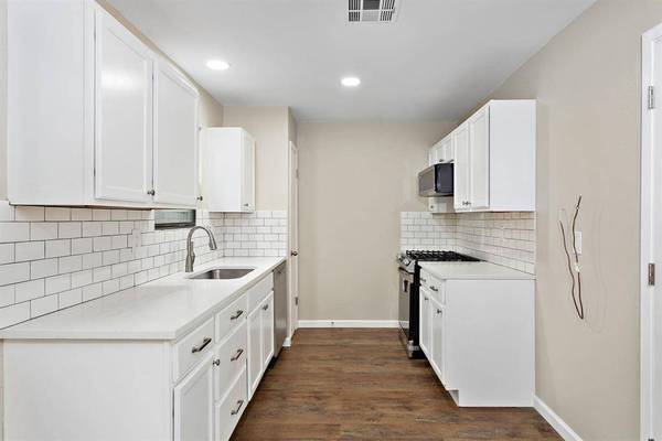 1905 Farnswood DR, Round Rock, TX 78664