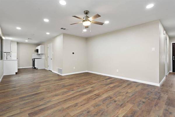 1905 Farnswood DR, Round Rock, TX 78664