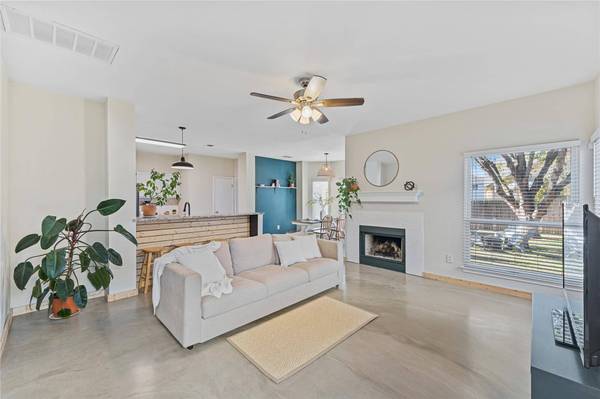 903 Thackeray LN, Pflugerville, TX 78660