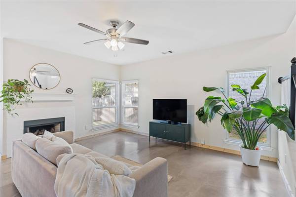 903 Thackeray LN, Pflugerville, TX 78660