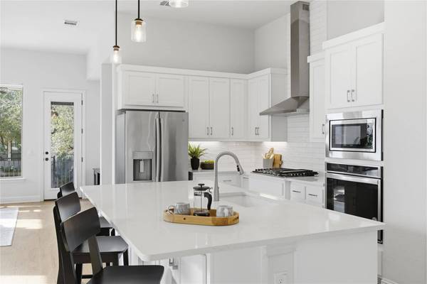 225 Diamondback DR, Georgetown, TX 78628