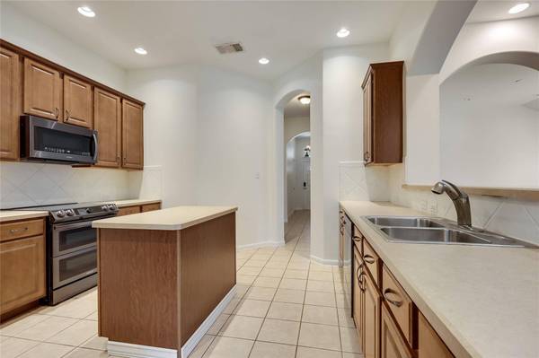 100 Barn Owl LOOP, Leander, TX 78641