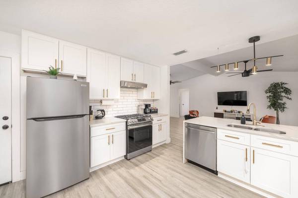 7300 Lazy Creek DR, Austin, TX 78724
