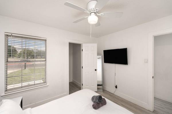 7300 Lazy Creek DR, Austin, TX 78724