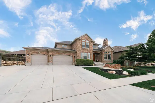 843 N EAGLEPOINTE DR E, North Salt Lake, UT 84054