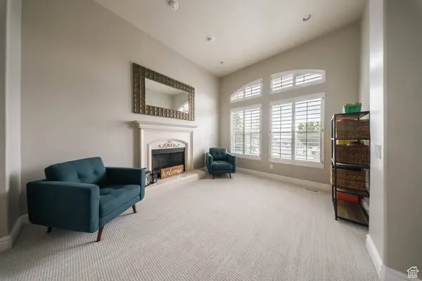 843 N EAGLEPOINTE DR E, North Salt Lake, UT 84054