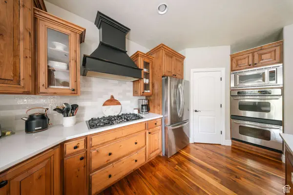 843 N EAGLEPOINTE DR E, North Salt Lake, UT 84054