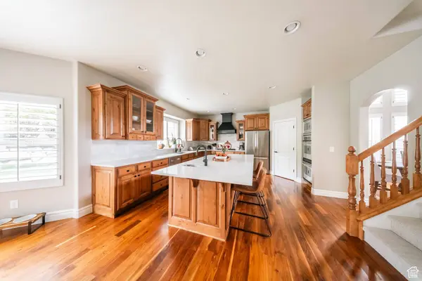 843 N EAGLEPOINTE DR E, North Salt Lake, UT 84054