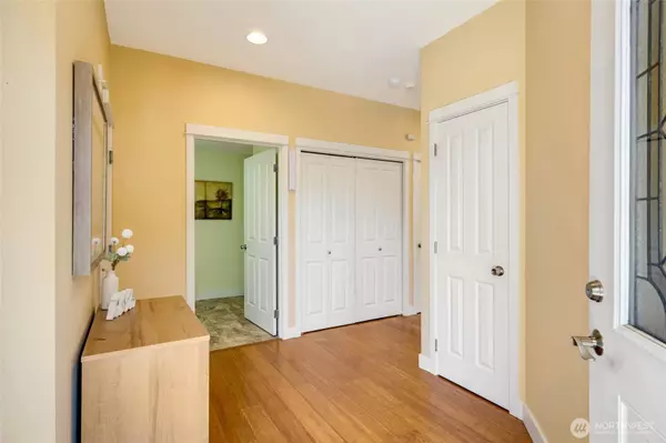 10700 SE 260th ST #E 104, Kent, WA 98030