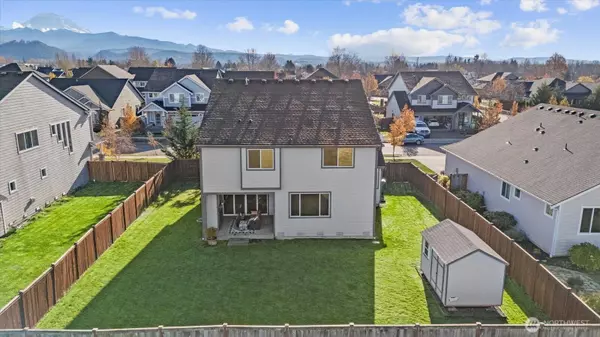 3359 Terry LN, Enumclaw, WA 98022