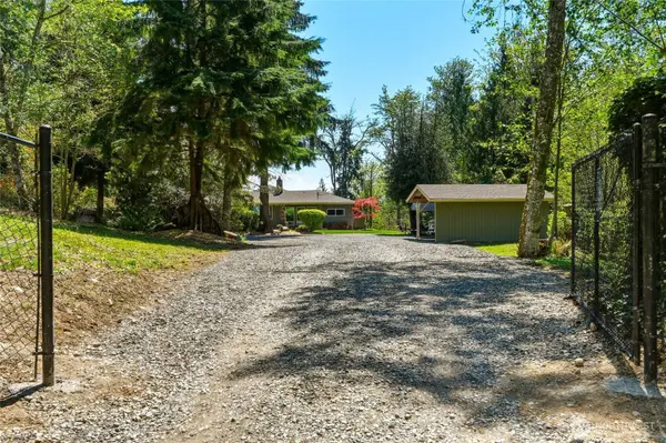 21437 SE 232nd ST, Maple Valley, WA 98038
