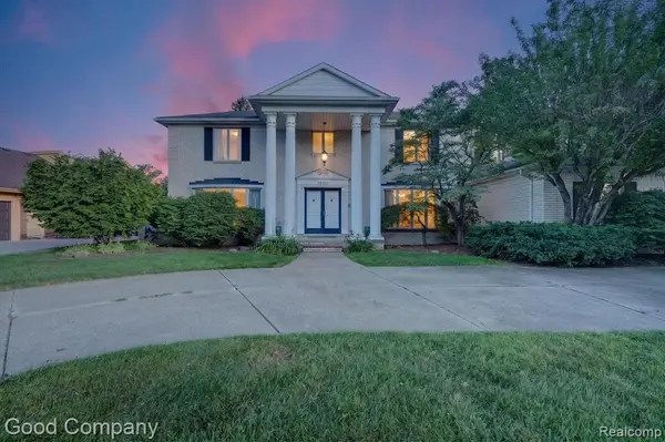 38921 Santa Barbara St, Clinton Twp, MI 48036-4027