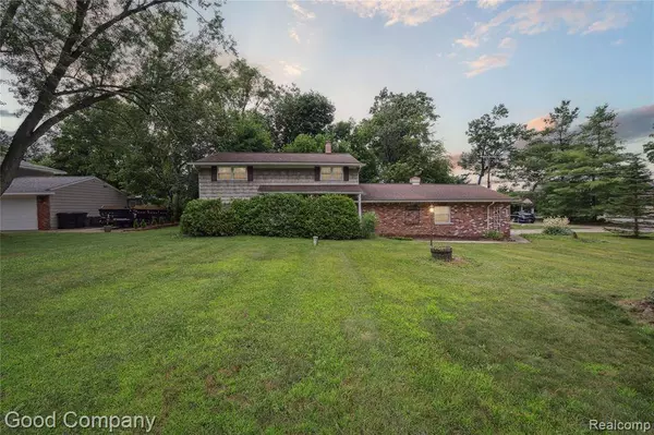 2289 Paulette Drive, Wolverine Lake Vlg, MI 48390