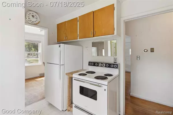 15694 Edington Street, Livonia, MI 48154