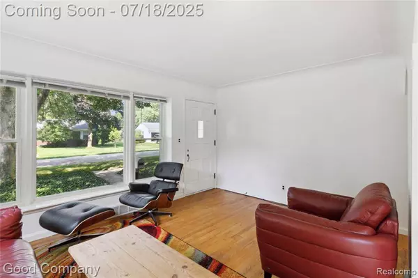 15694 Edington Street, Livonia, MI 48154