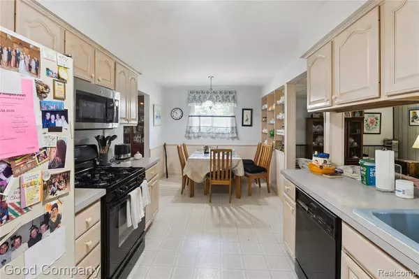 38782 Littlefield Drive, Sterling Heights, MI 48312