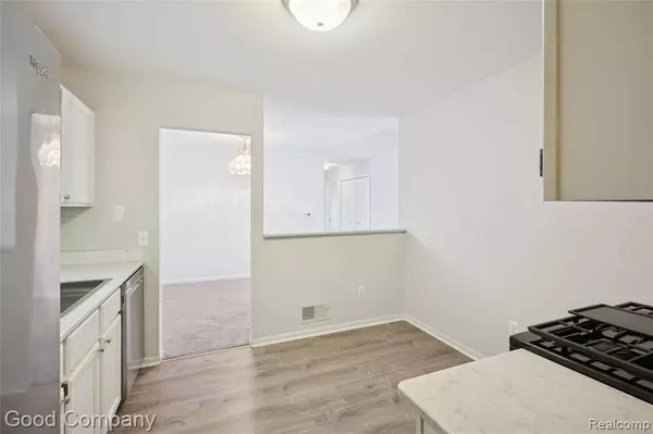 9200 North Drive, St. Clair Shores, MI 48082