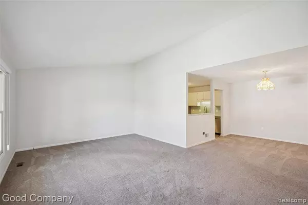 9200 North Drive, St. Clair Shores, MI 48082