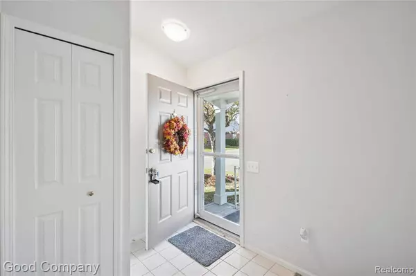 9200 North Drive, St. Clair Shores, MI 48082