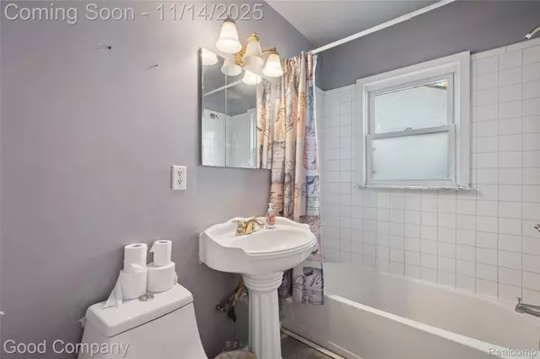 3221 Harris ST, Fenton, MI 48220