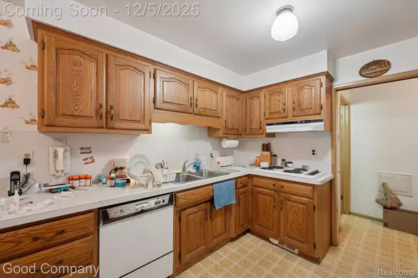 29659 Van Laan DR, Warren, MI 48092