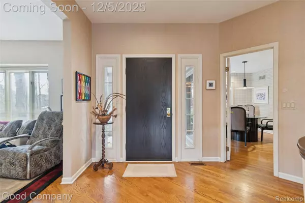 5104 Woodcliff Hill RD W, West Bloomfield, MI 48323