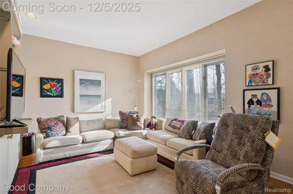 5104 Woodcliff Hill RD W, West Bloomfield, MI 48323