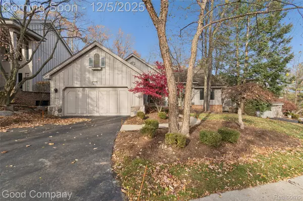 5104 Woodcliff Hill RD W, West Bloomfield, MI 48323