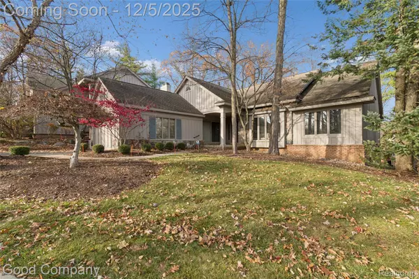 5104 Woodcliff Hill RD W, West Bloomfield, MI 48323
