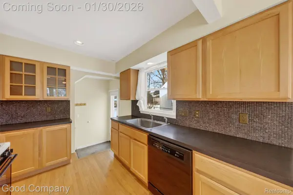 2795 Robina AVE, Berkley, MI 48072