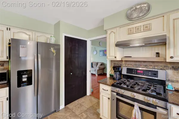 3761 Christopher DR, Brighton, MI 48114