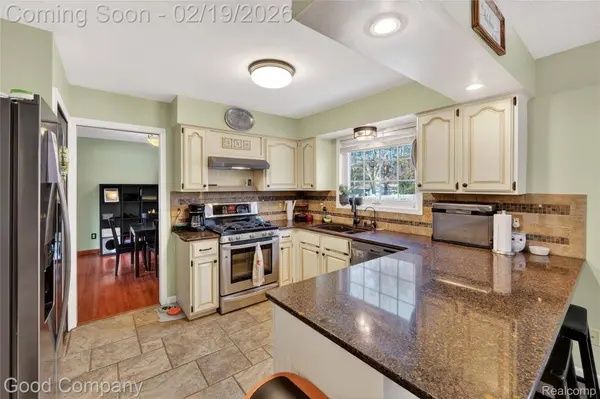 3761 Christopher DR, Brighton, MI 48114