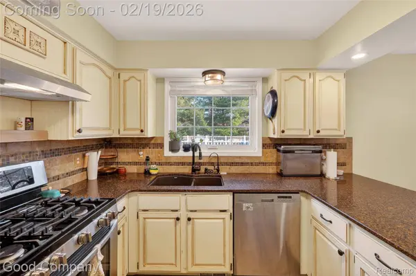 3761 Christopher DR, Brighton, MI 48114