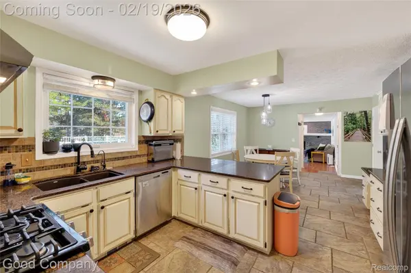 3761 Christopher DR, Brighton, MI 48114