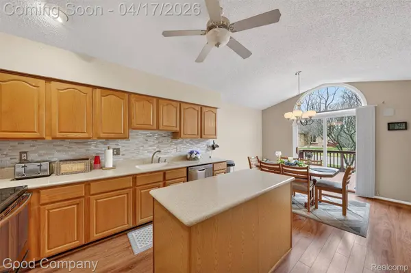 21650 River Ridge TRL, Farmington Hills, MI 48335