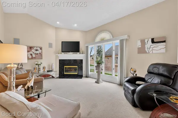 21650 River Ridge TRL, Farmington Hills, MI 48335