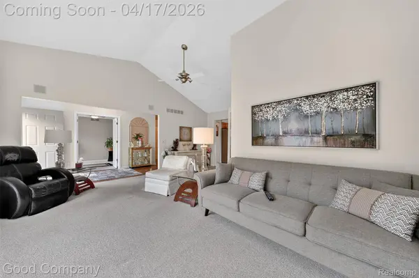 21650 River Ridge TRL, Farmington Hills, MI 48335