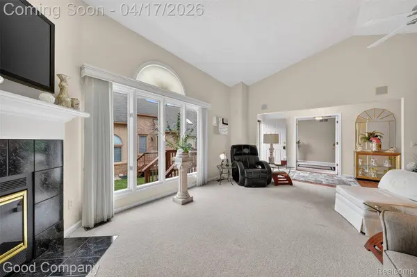 21650 River Ridge TRL, Farmington Hills, MI 48335