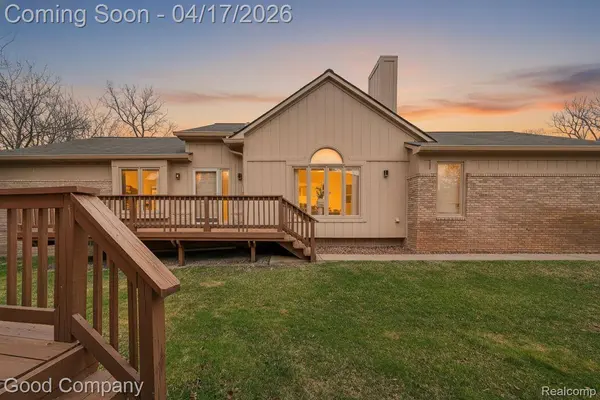 21650 River Ridge TRL, Farmington Hills, MI 48335