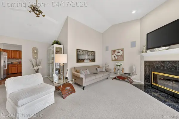 21650 River Ridge TRL, Farmington Hills, MI 48335