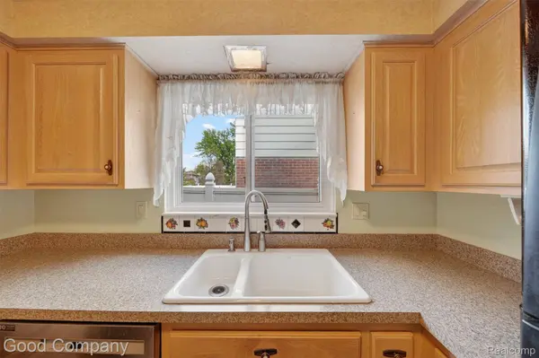 20307 Edmunton ST, Stclairshorescity_macomb, MI 48080