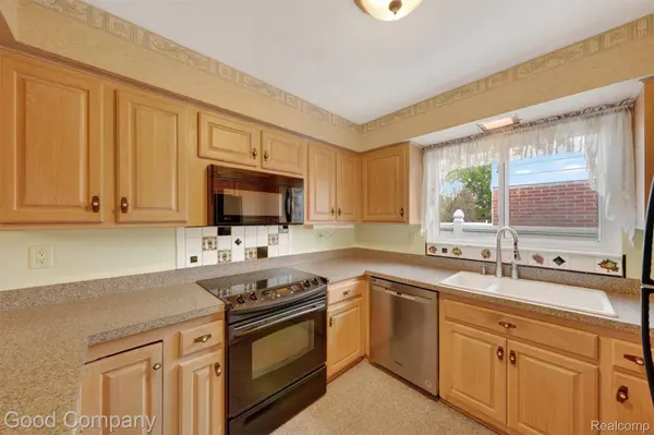20307 Edmunton ST, Stclairshorescity_macomb, MI 48080