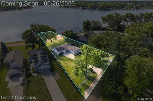 3161 Jackson BLVD, Highland Charter Township, MI 48356