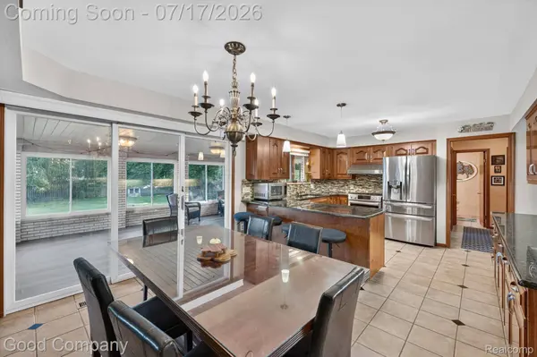 38921 Santa Barbara ST, Clinton Charter Township, MI 48036