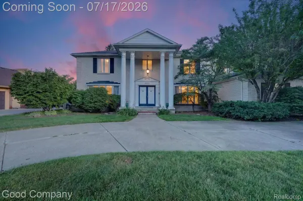 38921 Santa Barbara ST, Clinton Charter Township, MI 48036