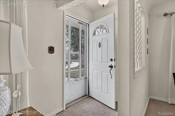 25719 San Rosa DR, St. Clair Shores, MI 48081