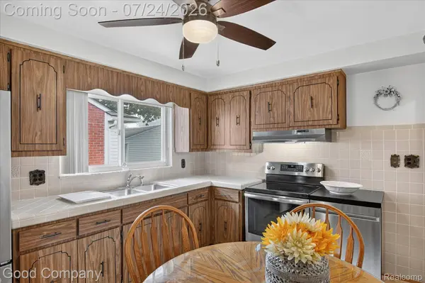 25719 San Rosa DR, St. Clair Shores, MI 48081